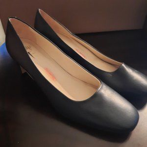 Amalfi by Rangoni Sven Pumps, Leather - Size 12 and 12.5